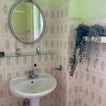 Small Room For Short Stay-2